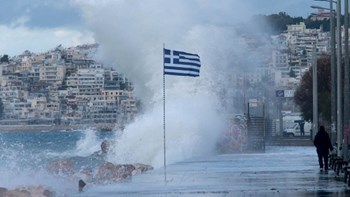 Συνεχίζονται τα προβλήματα στις ακτοπλοϊκές συγκοινωνίες λόγω των ισχυρών ανέμων