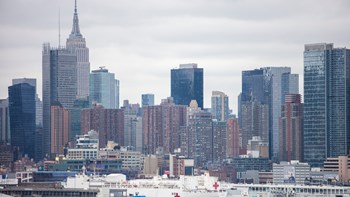 Έλληνας γιατρός στη Νέα Υόρκη: Κρατάμε τις κλίνες εντατικής για ασθενείς με περισσότερες πιθανότητες