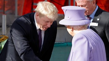 Η βασίλισσα Ελισάβετ ευχήθηκε ταχεία ανάρρωση στον Μπόρις Τζόνσον