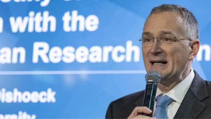 Κορονοϊός: Παραίτηση με αιχμές για τον πρόεδρο του Ευρωπαϊκού Συμβουλίου Έρευνας