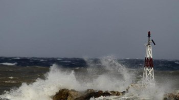 Κακοκαιρία: Σε ισχύ απαγορευτικό απόπλου – Ποια δρομολόγια δεν εκτελούνται