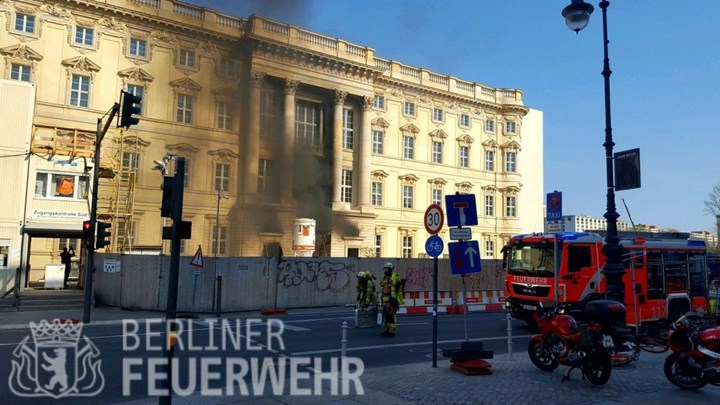 Φωτιά στο Ανάκτορο του Βερολίνου – Ένας τραυματίας – ΦΩΤΟ – ΒΙΝΤΕΟ