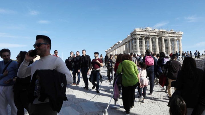 Κορονοϊός: Σε επικοινωνία τρία υπουργεία για την ένταξη των ξεναγών στα μέτρα στήριξης