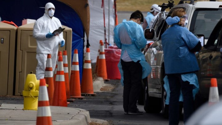 Κορονοϊός: Για δεύτερη σερί ημέρα σημειώθηκαν σχεδόν 2.000 θάνατοι στις ΗΠΑ