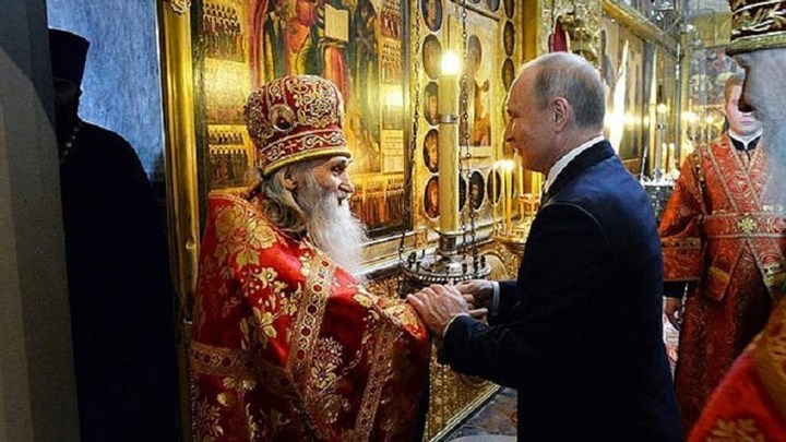 Ιερέας-σύμβουλος του Πούτιν ευλόγησε τη Ρωσία μέσα από…τζετ – ΦΩΤΟ