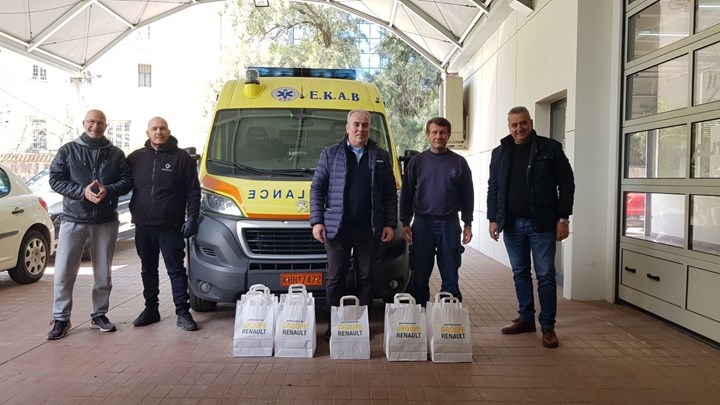 H Automotivo A.E.B.E. δωρίζει ιατρικές μάσκες στο ΕΚΑΒ