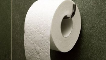 Χτύπησε τη μητέρα του γιατί του έκρυψε το χαρτί υγείας