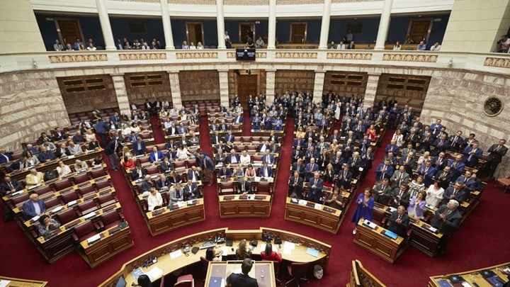 Κόντρες στη Βουλή για την καμπάνια ενημέρωσης για τον κορονοϊό