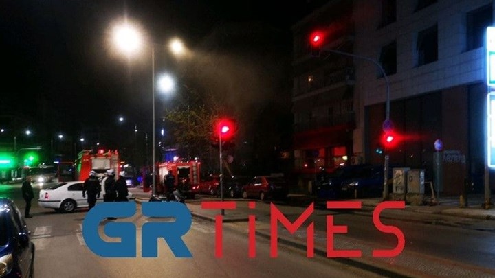 Θεσσαλονίκη: Εμπρηστική επίθεση σε δύο οχήματα των ΕΛΤΑ – ΦΩΤΟ – ΒΙΝΤΕΟ