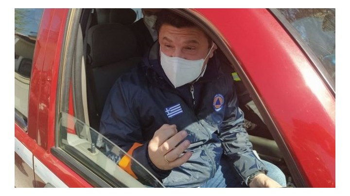 Ρομά φωνάζει στον Χαρδαλιά στη Λάρισα: Μόνο ΑΕΚ – ΒΙΝΤΕΟ