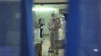 Ιατρικός διευθυντής του NHS: Η μάχη κατά του κορονοϊού θα είναι μαραθώνιος