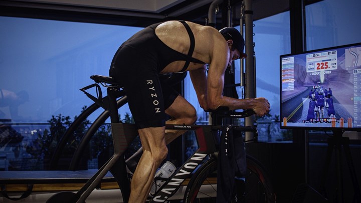 Κορονοϊός: Γερμανός Ολυμπιονίκης ολοκλήρωσε τρίαθλο Ironman στο σπίτι του – ΒΙΝΤΕΟ