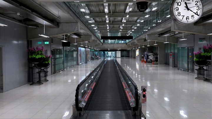 “Φάντασμα” το αεροδρόμιο της Φρανκφούρτης – Κινείται μόνο ο…κυλιόμενος διάδρομος – ΦΩΤΟ