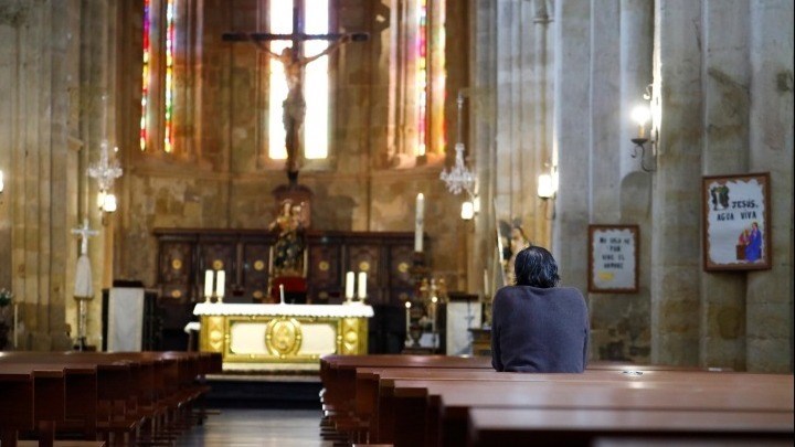 Κορονοϊός: Οι Καθολικοί γιόρτασαν το Πάσχα με άδειες εκκλησίες
