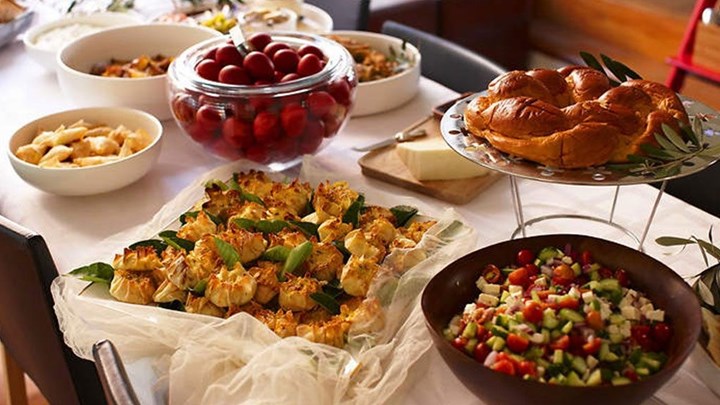 Στα ίδια επίπεδα με πέρυσι το πασχαλινό καλάθι – Χαμηλότερη η τιμή του αρνιού