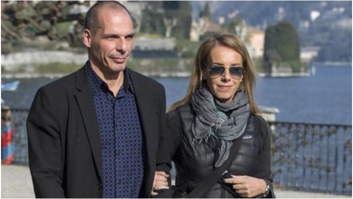 Δανάη Στράτου: Οι φωτογραφίες από την Αίγινα