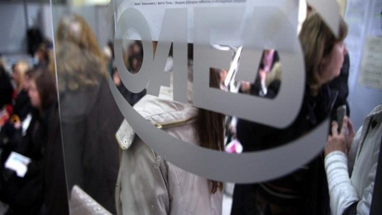 Δρομολογούνται προγράμματα για τη στήριξη ανέργων – Τι ανακοίνωσε ο Πέτσας