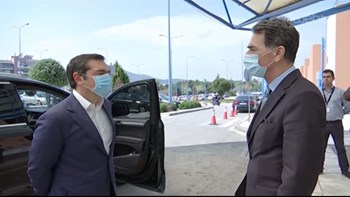 Τσίπρας στο “Αττικόν”: Ήρθα για να συγχαρώ και να ευχαριστήσω το προσωπικό του νοσοκομείου – ΒΙΝΤΕΟ
