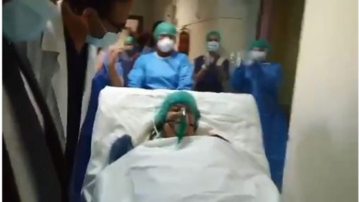 Κορονοϊός – Βενιζέλειο: Με χειροκροτήματα η έξοδος ασθενούς από τη ΜΕΘ – ΒΙΝΤΕΟ