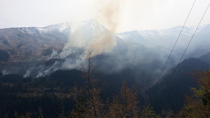 Ευρυτανία: Εικόνες από τη φωτιά στο Τροβάτο Αγράφων – ΒΙΝΤΕΟ