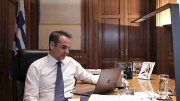 Τηλεδιάσκεψη Μητσοτάκη για τα οικονομικά και εργασιακά μέτρα στήριξης