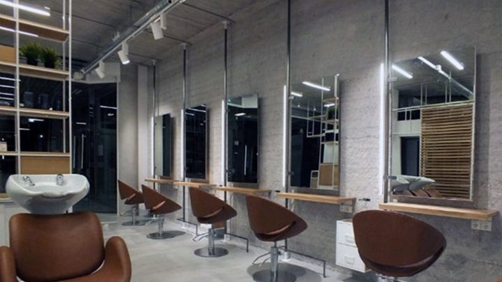 Κορονοϊός: Φτιάχνουν λίστες ραντεβού τα κομμωτήρια για τη μετά-καραντίνα εποχή – ΒΙΝΤΕΟ