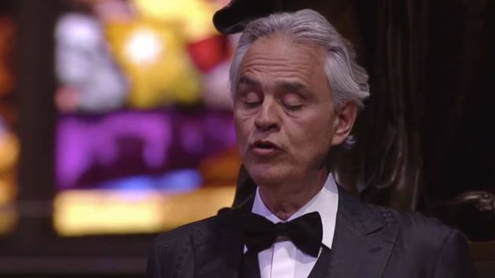 Αντρέα Μποτσέλι: Έσπασε κάθε ρεκόρ στο Youtube η συναυλία του στον καθεδρικό ναό του Μιλάνου