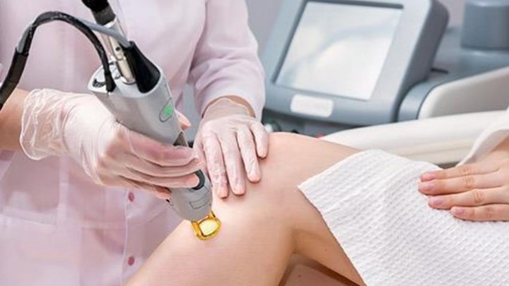 Κορονοϊός – Τρίκαλα: Δερματολόγοι έγιναν «τσακωτές» να κάνουν αποτρίχωση σε πελάτισσες