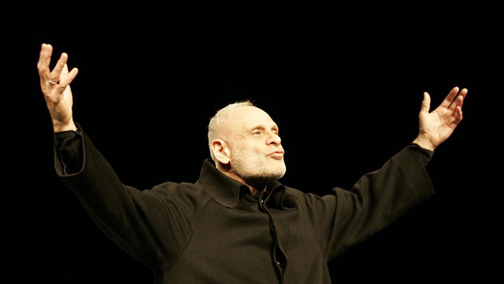 Πέθανε ο σπουδαίος ηθοποιός Bruce Myers – Είχε σκηνοθετήσει τις “Δούλες” στο Εθνικό Θέατρο