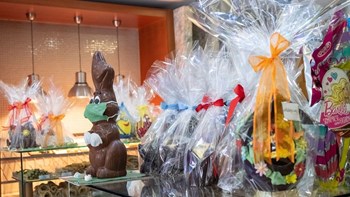 Πάσχα 2020: Ποιες ώρες θα είναι ανοιχτά τα καταστήματα σήμερα και το Μεγάλο Σάββατο