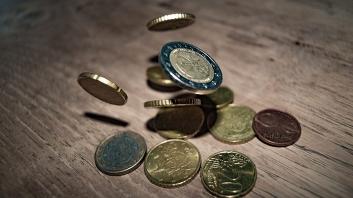 Κορονοϊός: Γιατί τα χαρτονομίσματα του ευρώ μολύνονται πιο εύκολα από μικρόβια σε σχέση με τα κέρματα