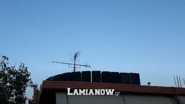 Φθιώτιδα: DJ έβγαλε 15 ηχεία στην ταράτσα για να ακούνε οι κάτοικοι τις Ακολουθίες της Μ. Εβδομάδας