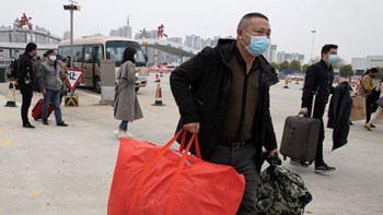 Κορονοϊός: Τι συμβαίνει στη Γουχάν – Γιατί αύξησε κατά 50% τον αριθμό των θανάτων