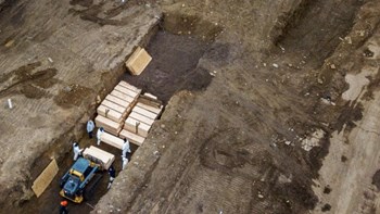 Κορονοϊός: Πρόταση για φωτισμό του Hart Island όπου θάβονται τα θύματα της πανδημίας στη Νέα Υόρκη