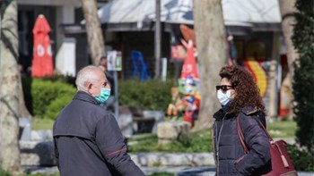 Bloomberg: Οι ταπεινοί Έλληνες δείχνουν πώς να χειριστούμε την πανδημία του κορονοϊού – ΦΩΤΟ