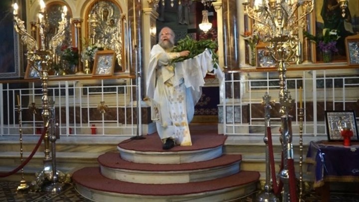 Χίος: Στις 3 Δεκεμβρίου η δικάσιμος του “ιπτάμενου” ιερέα – Του επιβλήθηκε πρόστιμο 5.000 ευρώ
