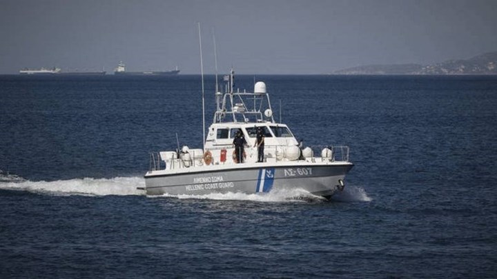 Νέα πρόκληση της Άγκυρας: Τουρκικά σκάφη προσπάθησαν να προωθήσουν λέμβο με μετανάστες στη Λέσβο