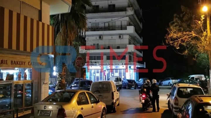 Θεσσαλονίκη: Ληστεία με όπλο σε ζαχαροπλαστείο – Στόχος οι εισπράξεις της ημέρας – ΒΙΝΤΕΟ