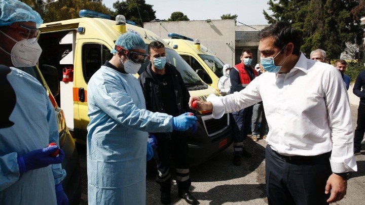 Επίσκεψη Τσίπρα στο ΕΚΑΒ: Σας είμαστε ευγνώμονες για την προσφορά σας – ΒΙΝΤΕΟ