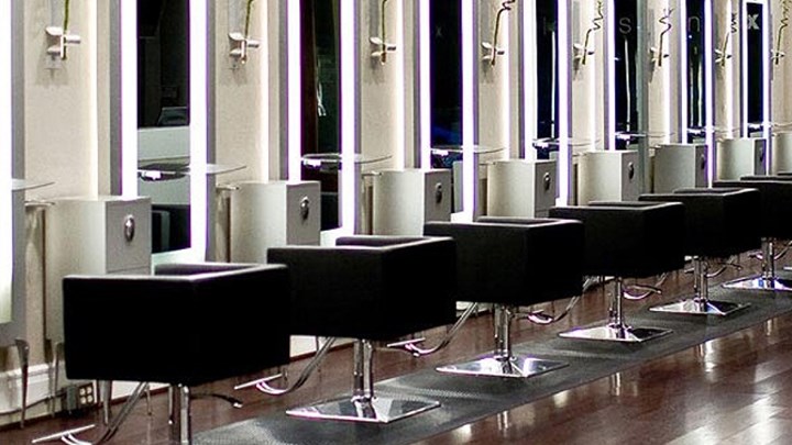 “Ρεζερβέ” από τώρα τα κομμωτήρια – Έχουν πάρει… φωτιά τα τηλέφωνα – ΒΙΝΤΕΟ