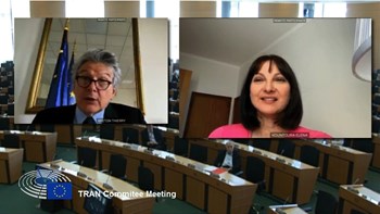 Ο Μπρετόν στηρίζει το αίτημα της Κουντουρά για γενναία οικονομική στήριξη του τουρισμού από την ΕΕ