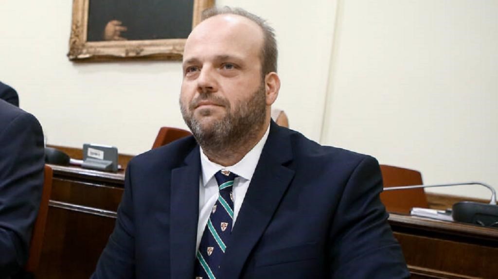 Επίδομα 400 ευρώ για μακροχρόνια ανέργους: Όσα πρέπει να γνωρίζετε – Τι λέει ο Διοικητής του ΟΑΕΔ