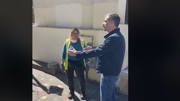 Εργαζόμενοι του δήμου Αθηναίων βρήκαν και παρέδωσαν τσάντα με 19.000 ευρώ – Η αντίδραση Μπακογιάννη – ΒΙΝΤΕΟ