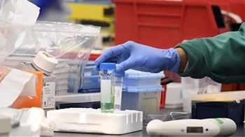 Κορονοϊός: Έλληνες επιστήμονες στην πρώτη γραμμή έρευνας του ΜΙΤ – Διεξάγουν πολλαπλές μελέτες