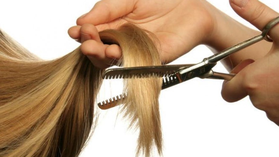 Κορονοϊός: Κλείνουν ραντεβού με σειρά προτεραιότητας στα κομμωτήρια