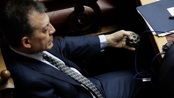 Βρούτσης για τα voucher επιστημόνων: Δεν διεκδικούμε το αλάθητο – Επίθεση στον ΣΥΡΙΖΑ – ΒΙΝΤΕΟ