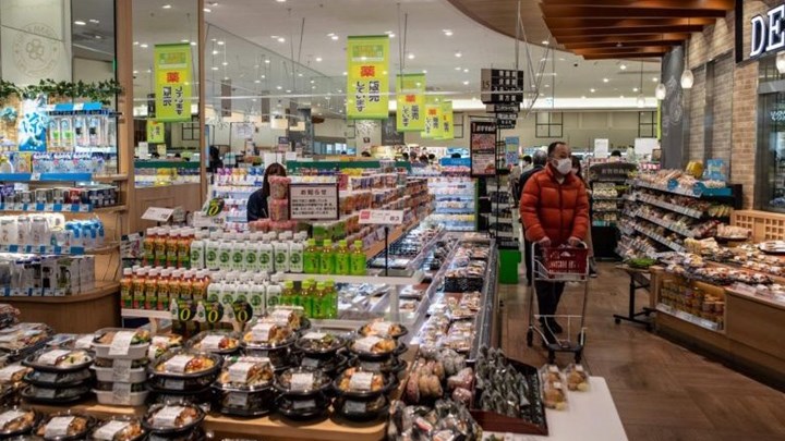 Κορoνοϊός-Ιαπωνία: Δήμαρχος πρότεινε να πηγαίνουν οι άνδρες για ψώνια γιατί οι γυναίκες είναι αναποφάσιστες