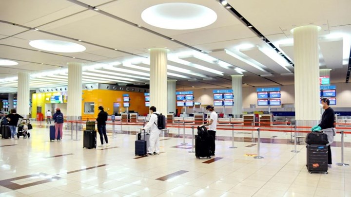 Κορονοϊός: Οι αλλαγές στα αεροπορικά ταξίδια – Κενές θέσεις και χωρίς χειραποσκευές – ΦΩΤΟ – ΒΙΝΤΕΟ