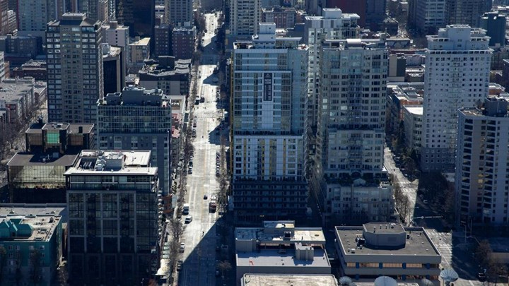 Οι ειδικοί προειδοποιούν: Εστία της νόσου των Λεγεωνάριων τα κλειστά κτίρια λόγω της καραντίνας