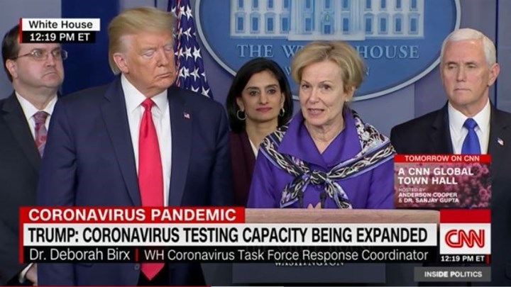 Η επική αντίδραση κορυφαίας επιδημιολόγου όταν ακούει τον Τραμπ να μιλά για ενέσεις με απολυμαντικά